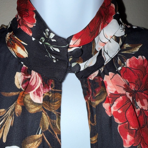 NICHOLAS Black Red Floral 100% Silk Keyhole Button Up Blouse Women’s Size XS/S* - Picture 2 of 15